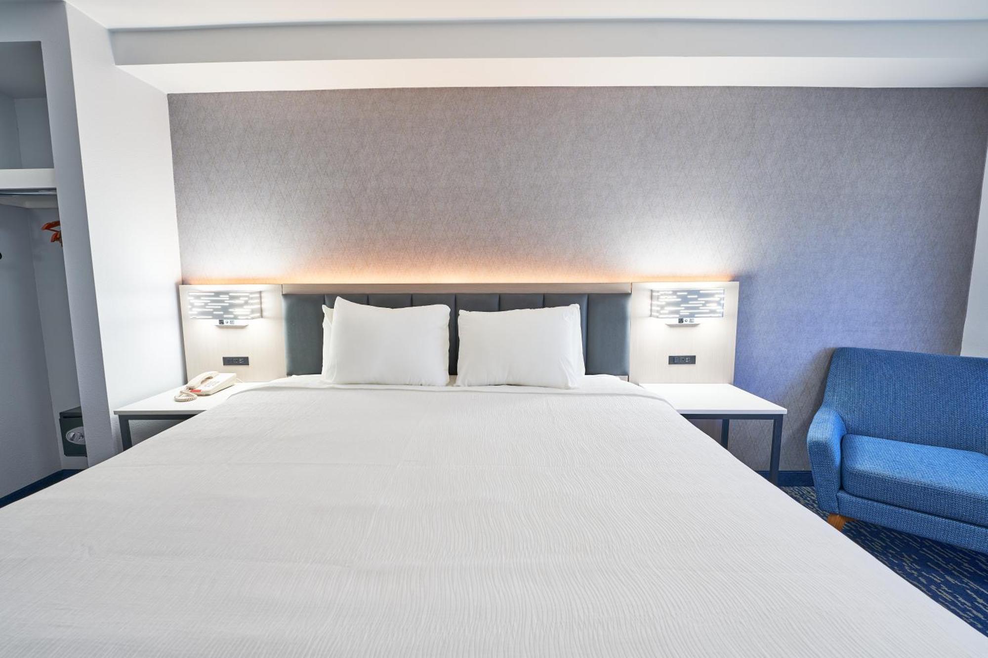 Seasons & Hotel 3*